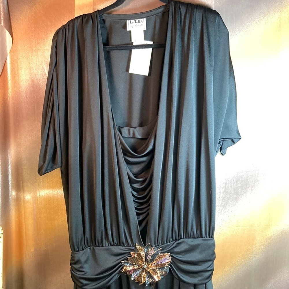 Vintage 80’s party dress.‎ black size 9/10. Big shoulders! 80’s does 20’s B2
